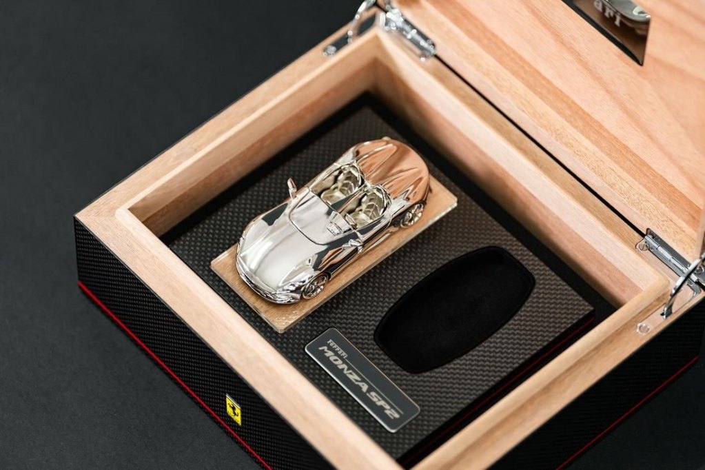 Ferrari Monza SP2 Owner’s Delivery Box